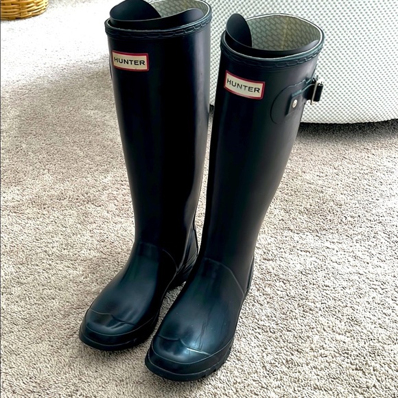 Hunter Classic Black Waterproof Boots - Picture 2 of 8